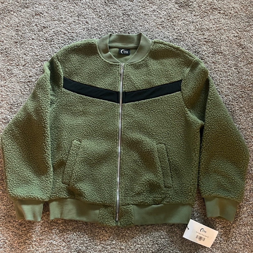 ZYIA olive green Flying V Zip Up - size M
